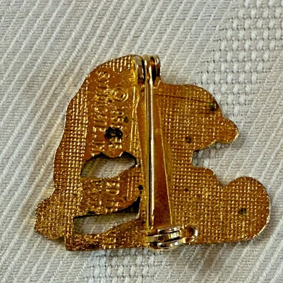 Vintage Peanuts Snoopy Collectible Enamel pin / Snoopy/Woodstock sleeding - Picture 2 of 2